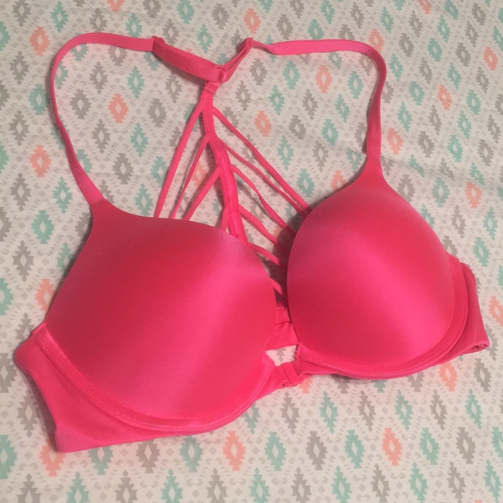 32B Bombshell Plunge Victoria’s Secret Bra